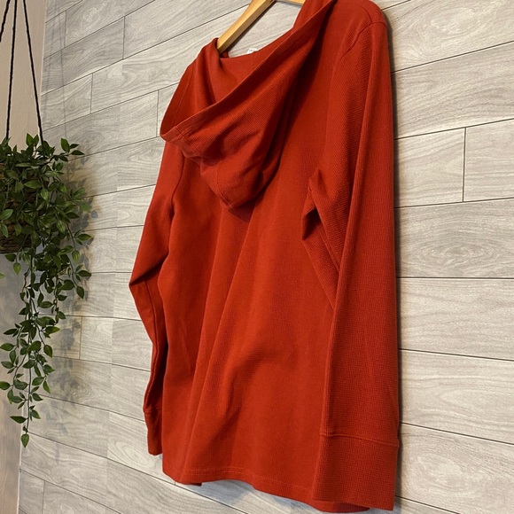 D&Co Active Ribbed Red Top - Picture 2 of 3